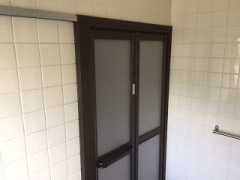 下松市Ｔ様邸　浴室ドア　取替え工事
