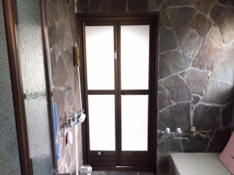 光市Ｎ様邸　浴室ドア　取替え工事